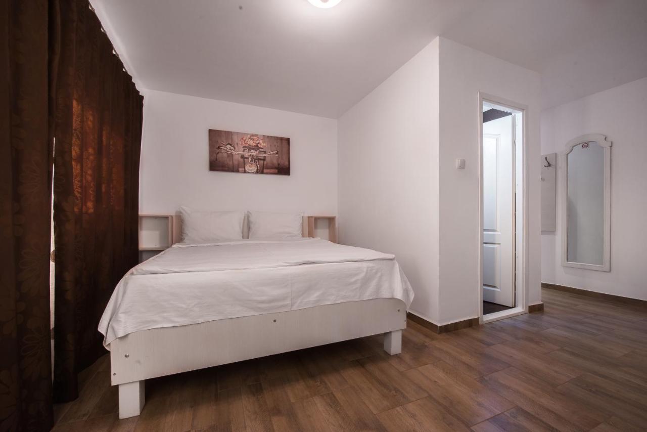 Casa 4 Odai 호텔 Douăzeci şi Trei August 외부 사진