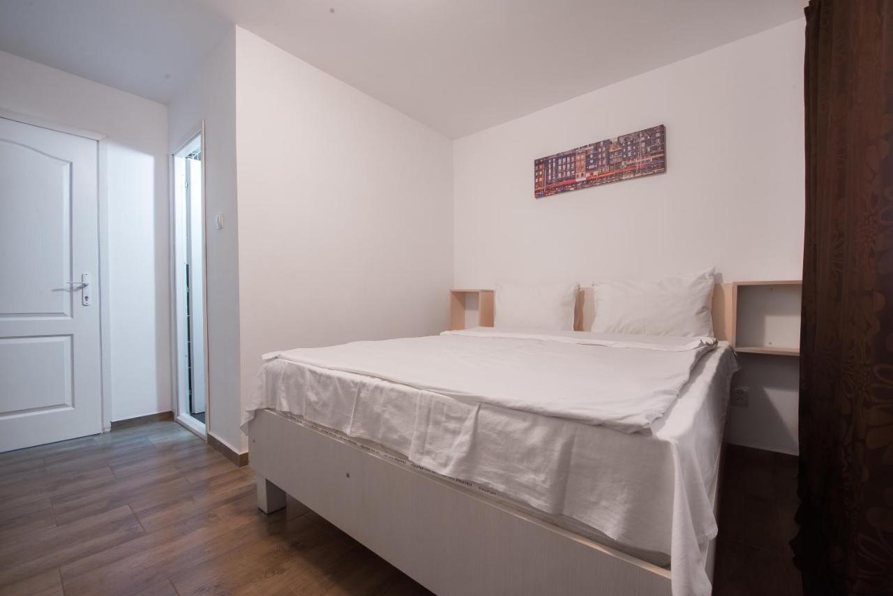 Casa 4 Odai 호텔 Douăzeci şi Trei August 외부 사진