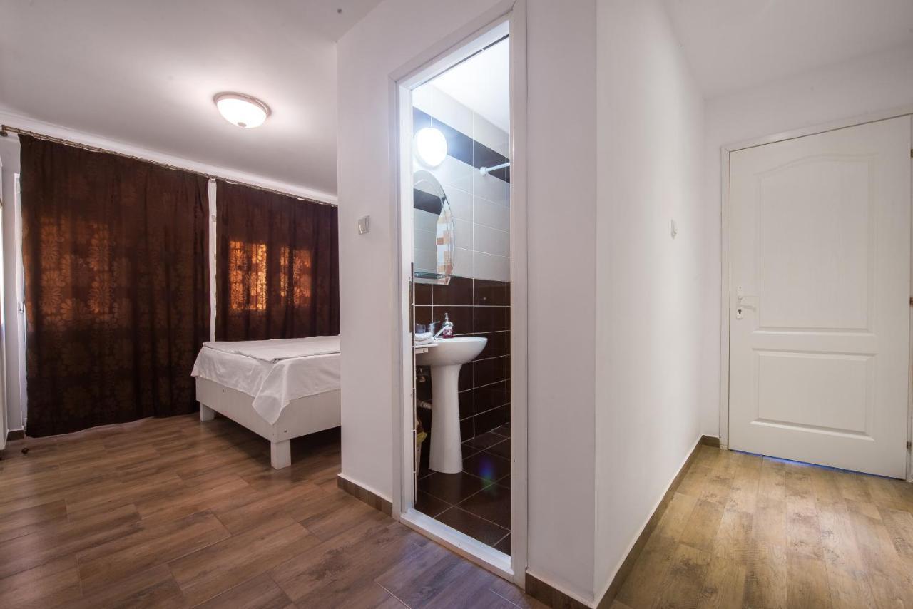 Casa 4 Odai 호텔 Douăzeci şi Trei August 외부 사진