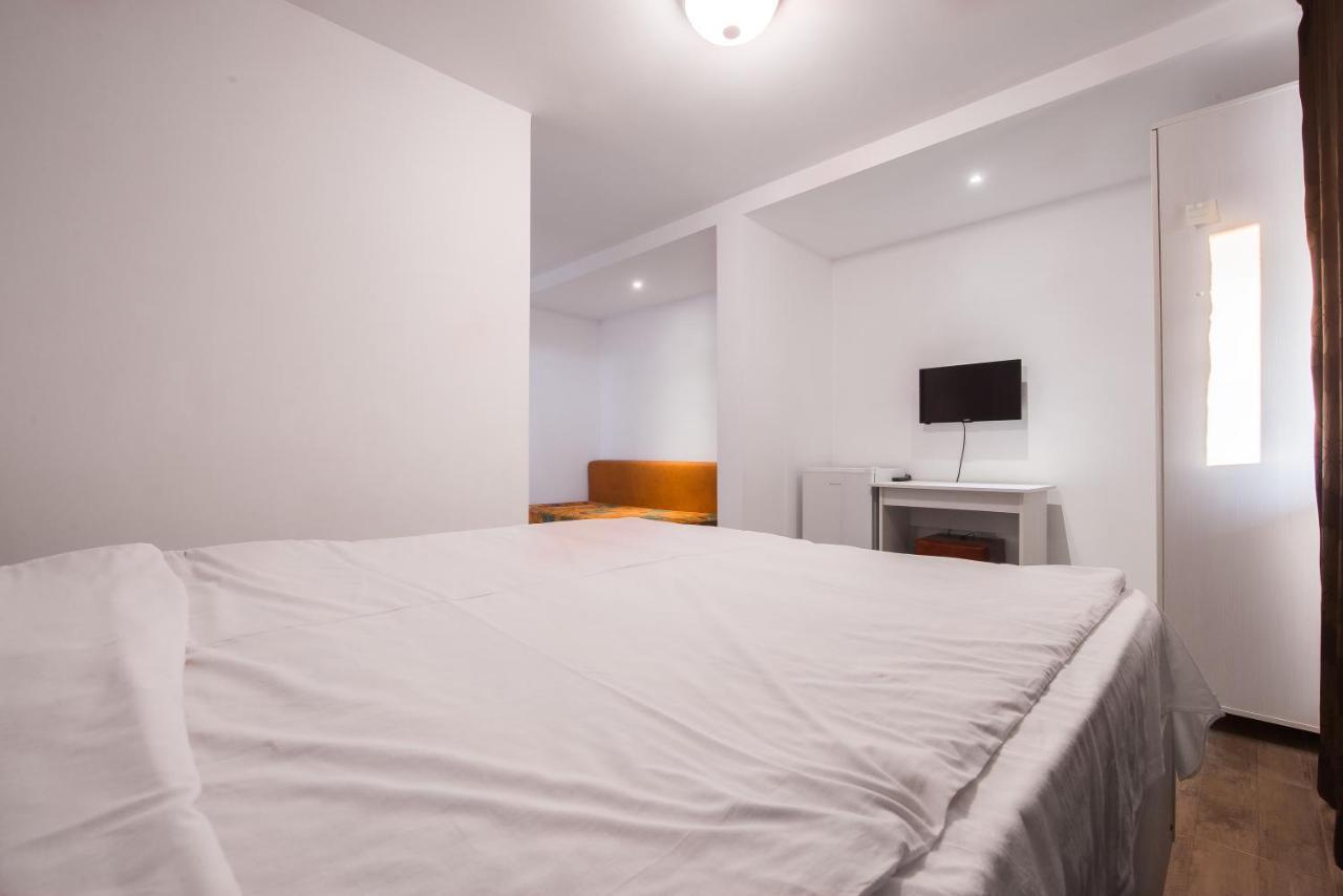 Casa 4 Odai 호텔 Douăzeci şi Trei August 외부 사진