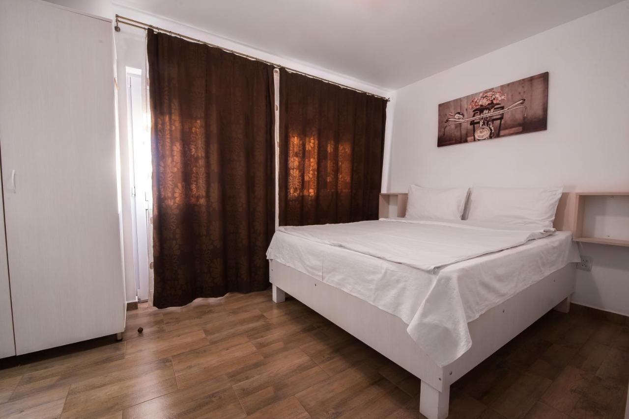 Casa 4 Odai 호텔 Douăzeci şi Trei August 외부 사진