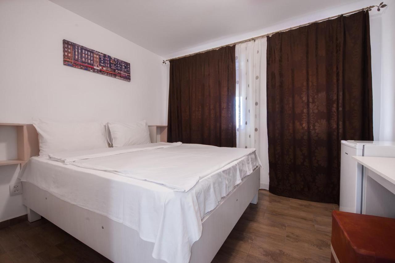 Casa 4 Odai 호텔 Douăzeci şi Trei August 외부 사진
