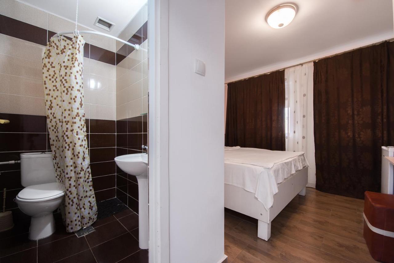Casa 4 Odai 호텔 Douăzeci şi Trei August 외부 사진