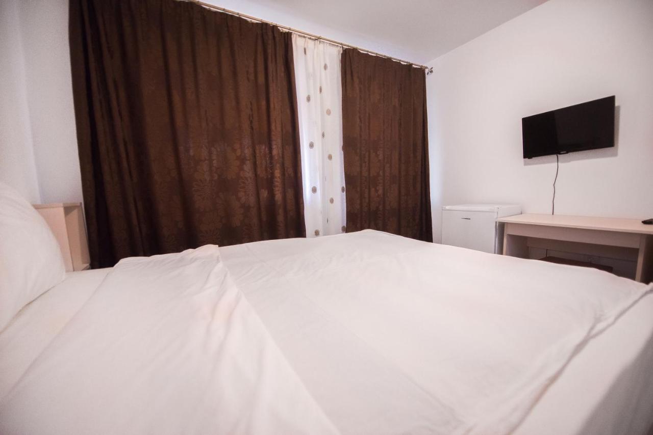 Casa 4 Odai 호텔 Douăzeci şi Trei August 외부 사진